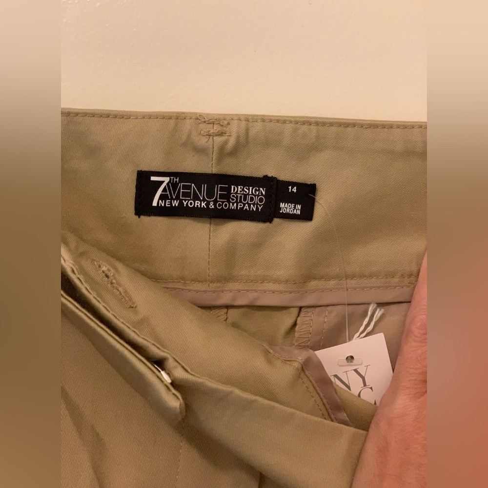 7th Avenue Design Studio Women's Tan Shorts.    Size-14 - Picture 4 of 6